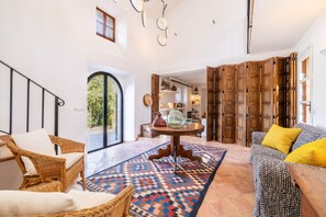 TV, peis og DVD-spiller