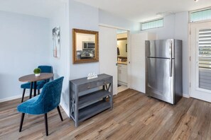 Dining - Tropical Beach Vacation Home (Waianae)