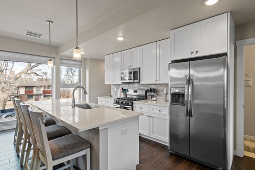 Upscale Downtown Townhome!