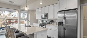 Upscale Downtown Townhome!