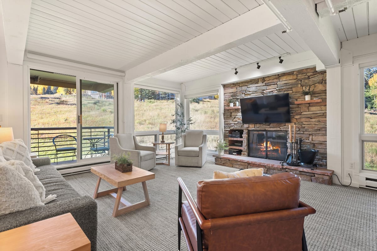 Deluxe Condo, 2 Bedrooms, Balcony, Mountain View (209) | Living area | 42-inch flat-screen TV with cable channels, fireplace