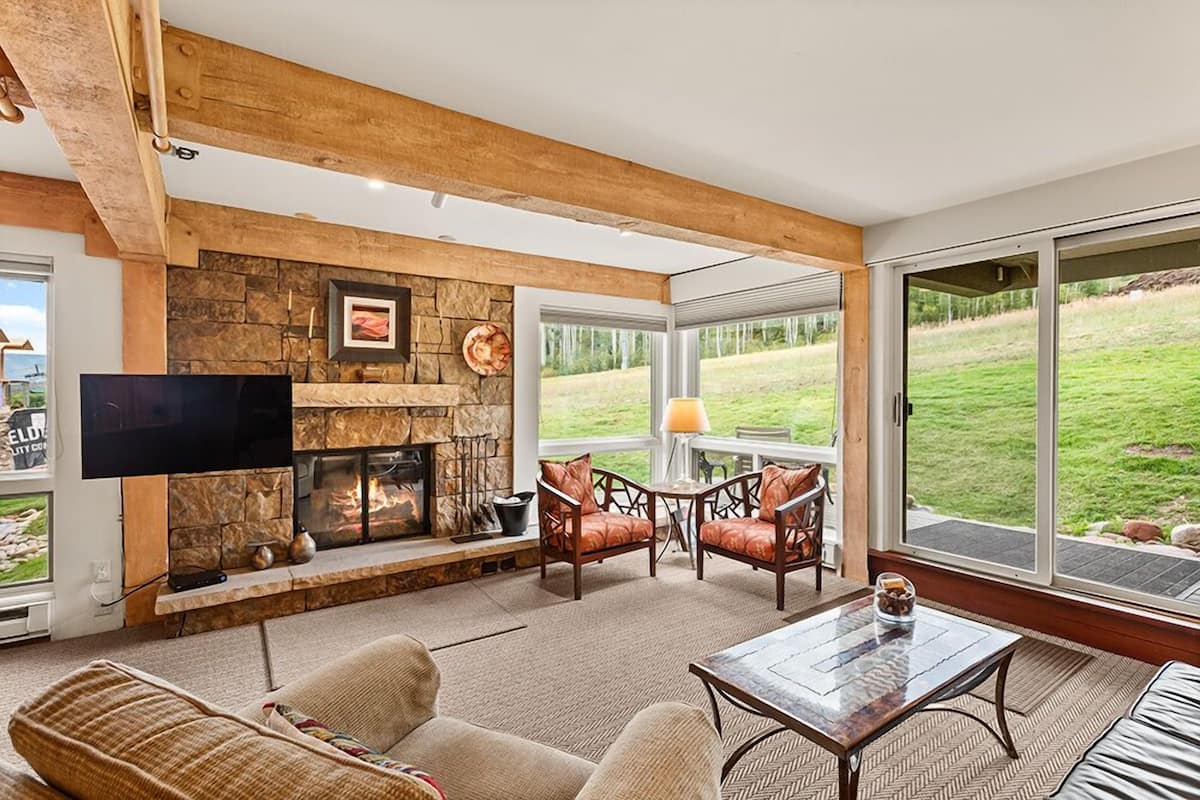 Deluxe Condo, 2 Bedrooms, Patio, Mountain View (102) | Living area | 42-inch flat-screen TV with cable channels, fireplace