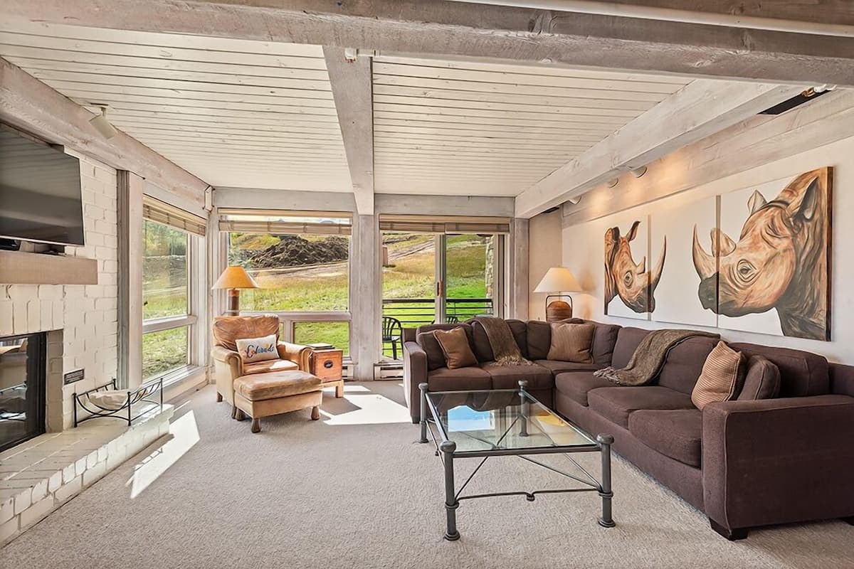 Standard Condo, 2 Bedrooms, Balcony, Mountain View (205) | Living area | 42-inch flat-screen TV with cable channels, fireplace