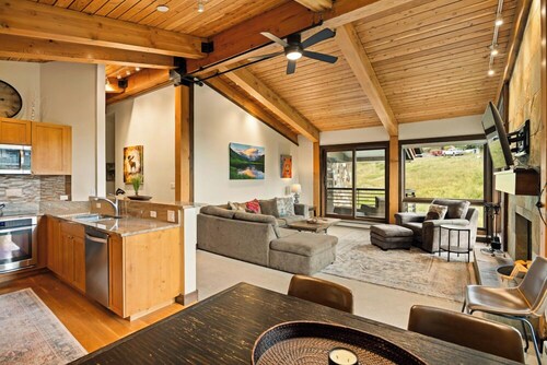 The Enclave at Snowmass by Frias