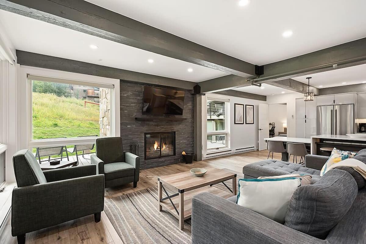 Luxury Condo, 3 Bedrooms, Patio, Mountain View (110) | Living area | 42-inch flat-screen TV with cable channels, fireplace