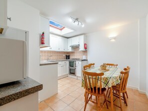 Dishwasher, cookware/dishes/utensils