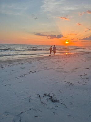 Beach nearby - 3 Blocks to Beach, Oasis-Like Private Heated Pool,6 Seat Golf Cart,Putting Green (Port St. Joe)