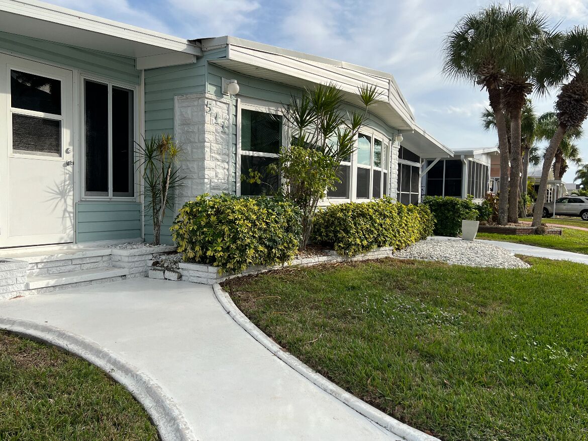 2 Bedroom 2 bathroom in Port Charlotte, FL located in Maple Leaf Country Cub