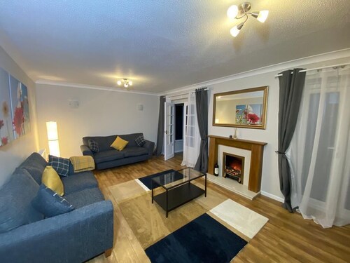 Spacious 4 bedroom house close to all the main activities in Colchester