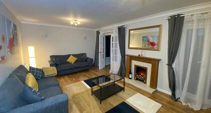 Spacious 4 bedroom house close to all the main activities in Colchester