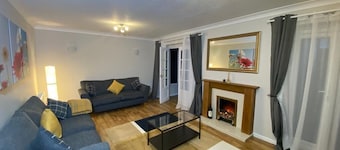 Spacious 4 bedroom house close to all the main activities in Colchester