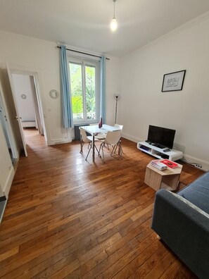 Télévision à écran plat