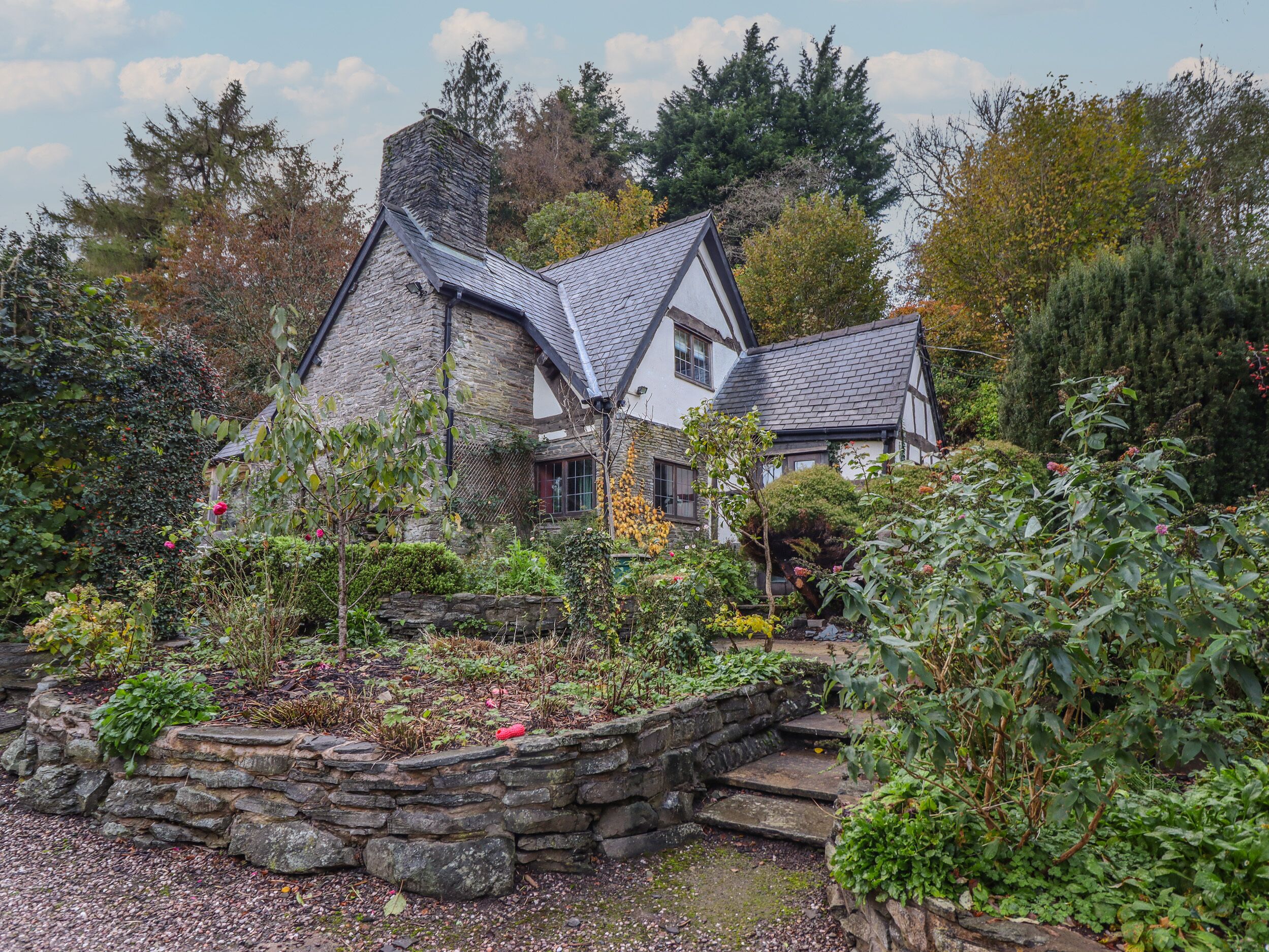 THE FARM HOUSE, pet friendly, character holiday cottage in Beguildy