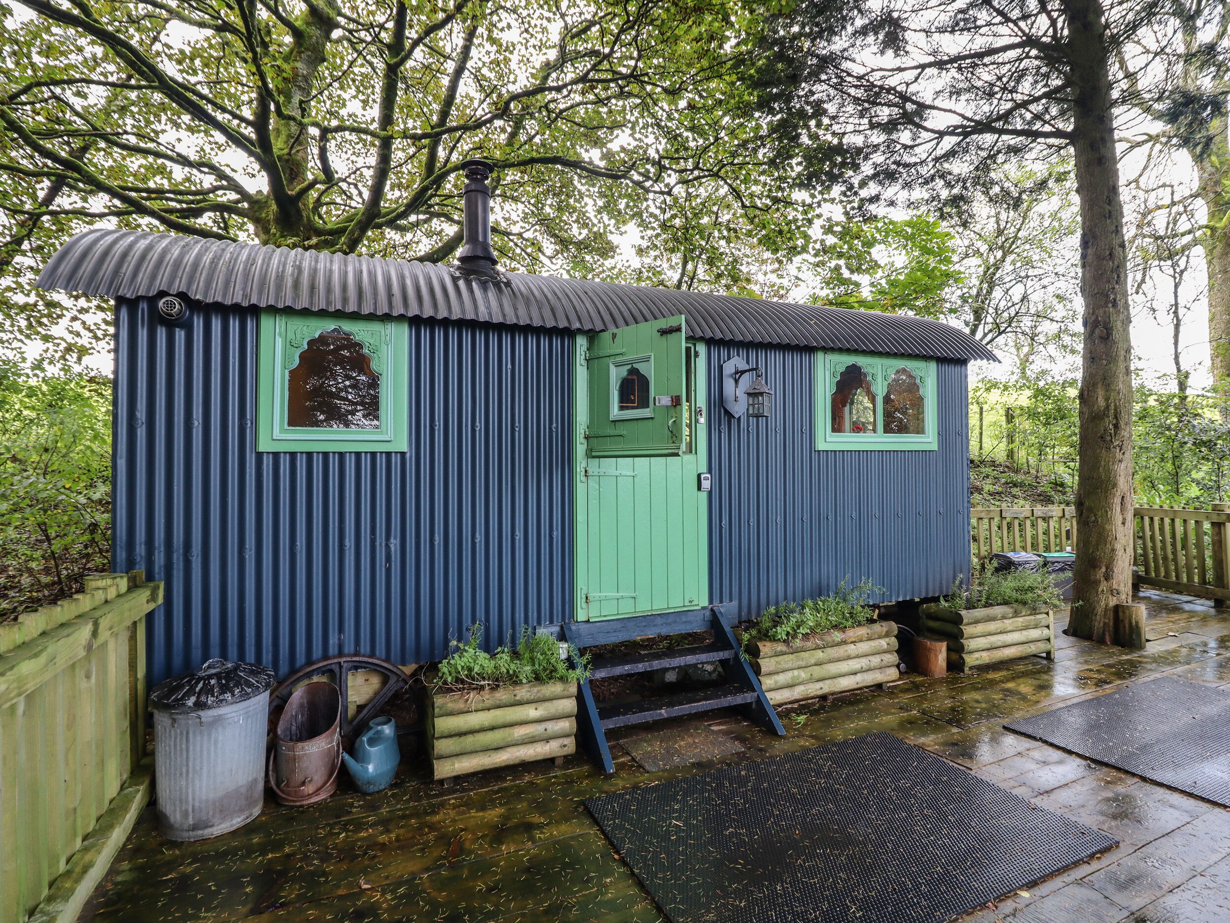 SHANTI, pet friendly, character holiday cottage in Beguildy