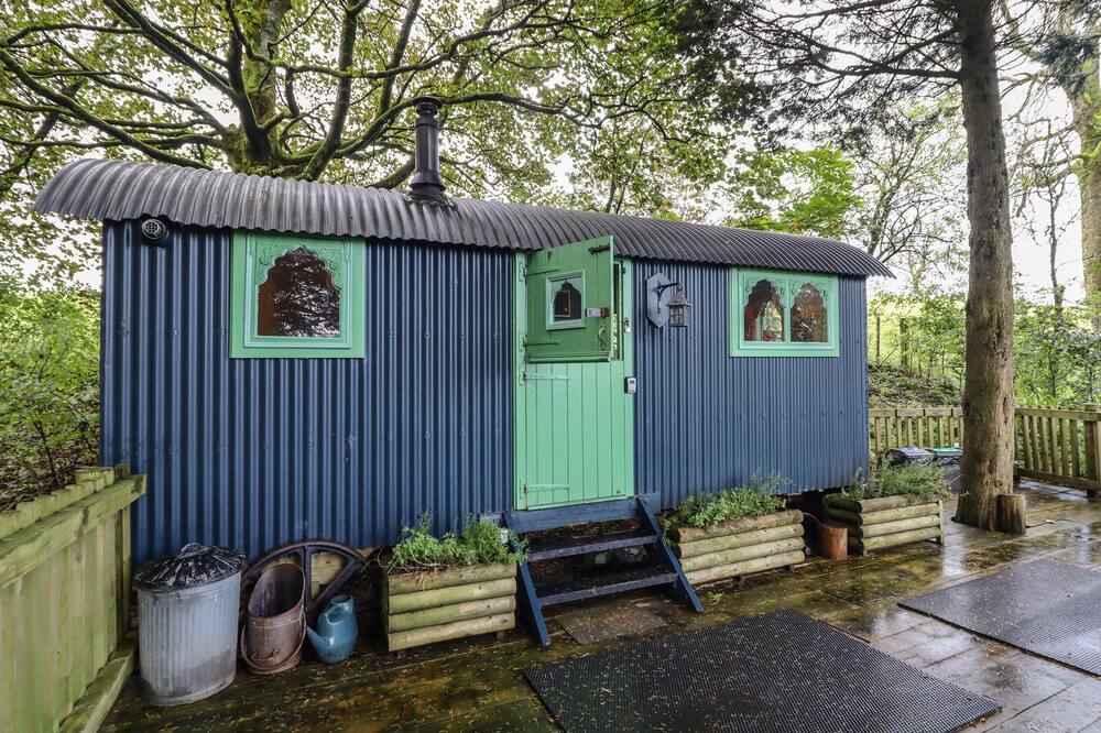 SHANTI, pet friendly, character holiday cottage in Beguildy