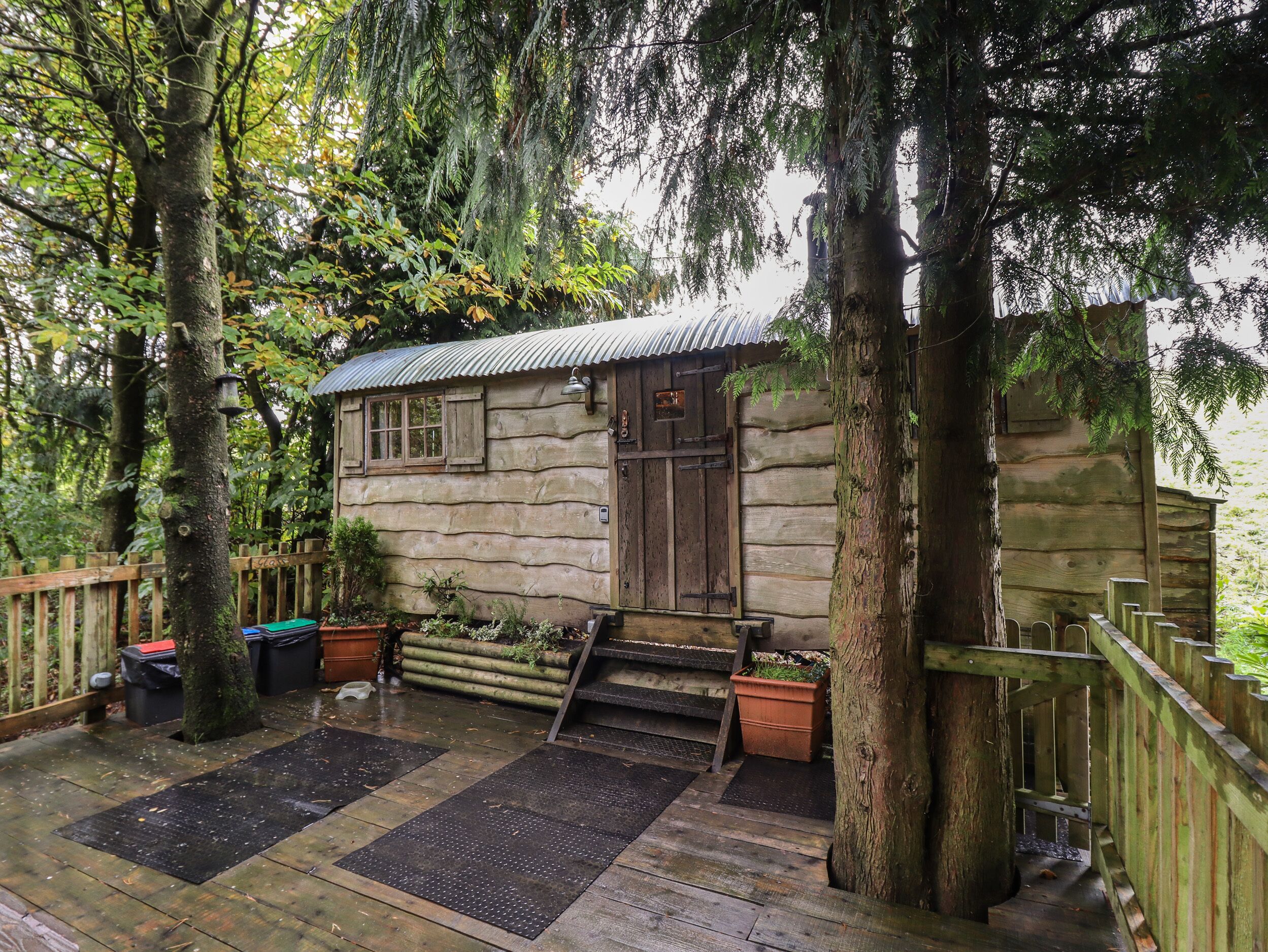 COWBOY, pet friendly, character holiday cottage in Beguildy