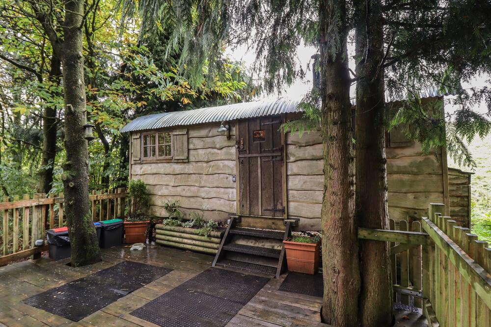 COWBOY, pet friendly, character holiday cottage in Beguildy