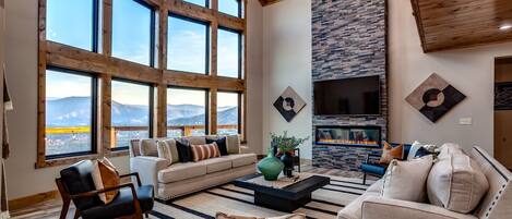 Smart TV, chimenea, videojuegos