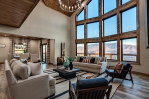 Smart-TV, Kamin, Videospiele