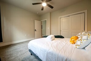 2 bedrooms, desk, iron/ironing board, free WiFi