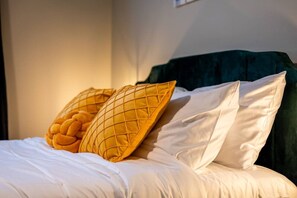 2 habitaciones, escritorio, tabla de planchar con plancha y wifi gratis