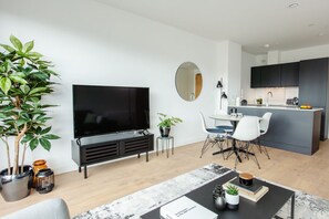 Appartement Affaires, 1 chambre | Aire de séjour | Téléviseur connecté