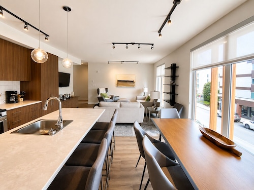 Brand New 3-Bedroom Suite in the Heart of Sidney!