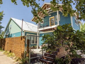 Exterior - Gorgeous, one-bedroom garage apartment in a quiet neighborhood (Austin)