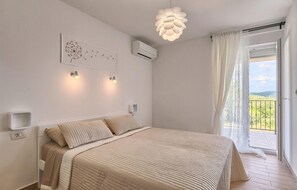 3 chambres, fer et planche à repasser, lit parapluie, Wi-Fi gratuit