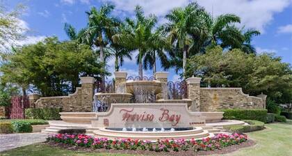Stunning condo in beautiful TPC golf resort with large pool, spa and fitness