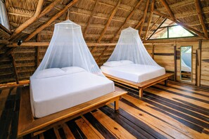 Casa a l'arbre exclusiva, diversos llits, terrassa, entresol | 1 dormitori, matalassos amb encoixinament addicional i minibar gratuït