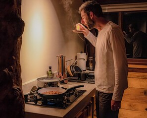 独特树屋, 多张床, 露台, 复式 | 私人厨房 | 迷你冰箱、炉灶、茶具/咖啡用具、厨具/餐具