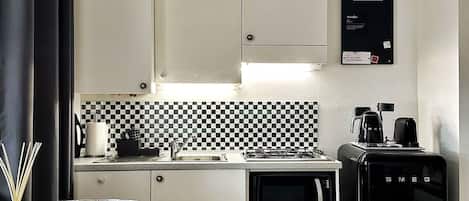 Fridge, microwave, stovetop, dishwasher