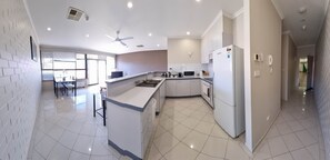 Fridge, microwave, oven, stovetop - Entire Apartment with Full Kitchen, Large Balcony, Washer and Drier (Canberra)