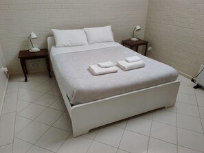 1 bedroom, desk, iron/ironing board, free WiFi - Entire Apartment with Full Kitchen, Large Balcony, Washer and Drier (Canberra)