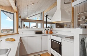 Frigorifero, piano cottura, lavastoviglie, macchina per tè/caffè