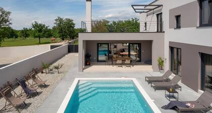 Awesome home in Vodnjan