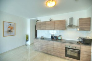 Frigorifero, microonde, forno, lavastoviglie