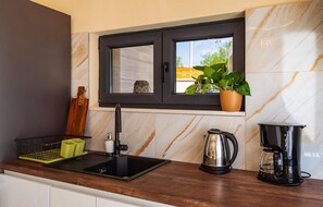 Fridge, dishwasher, coffee/tea maker