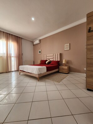 2 bedrooms, iron/ironing board, WiFi, bed sheets - Duplex Bien Equipe Securise Avec Jardin et Veranda (Gammarth)