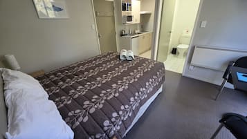 Een strijkplank/strijkijzer, gratis wifi, beddengoed