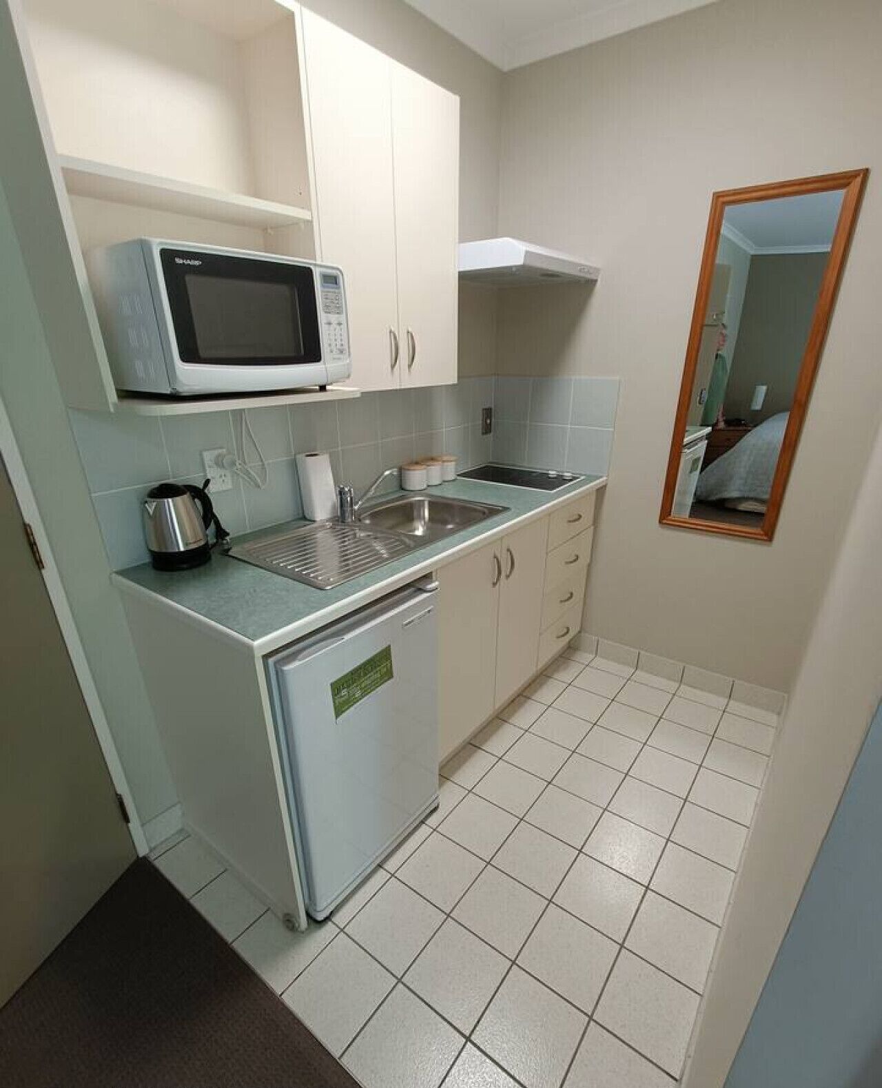 冰箱、微波炉、烤箱、炉灶