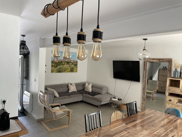 Smart TV - Agréable Maison de Ville à 500 Metres de la Cité Médiéval (Carcassonne)