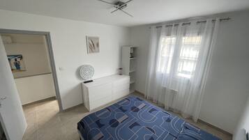 3 bedrooms, iron/ironing board, free WiFi, bed sheets