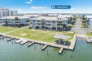 Exterior - Family waterfront condo,Dog Friendly, pools, boat launch, beach access, WIFI! (Gulf Shores)