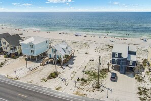 Beach nearby, sun loungers, beach towels - Family waterfront condo,Dog Friendly, pools, boat launch, beach access, WIFI! (Gulf Shores)