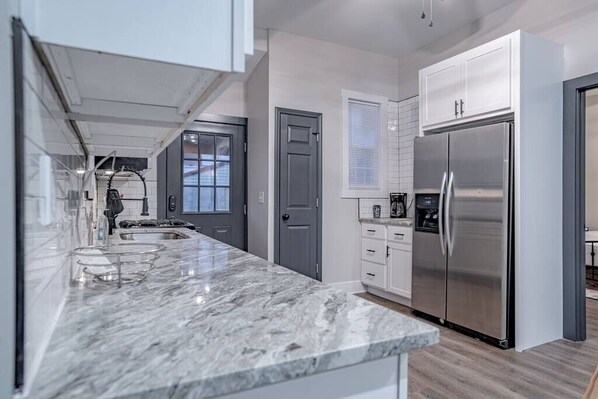 Fridge, microwave, oven, stovetop - NEW! Preston Street Amazing Getaway! (Louisville)