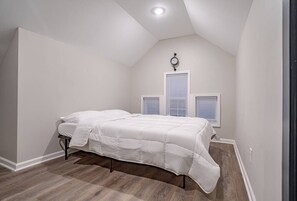 4 bedrooms, iron/ironing board, travel cot, WiFi