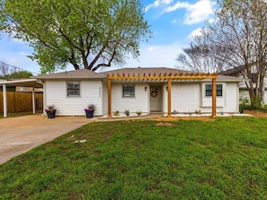 Exterior - Cozy Lake Granbury Getaway | Hot Tub & Fire Pit (Granbury)