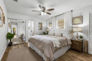 3 habitaciones, tabla de planchar con plancha, wifi y ropa de cama 